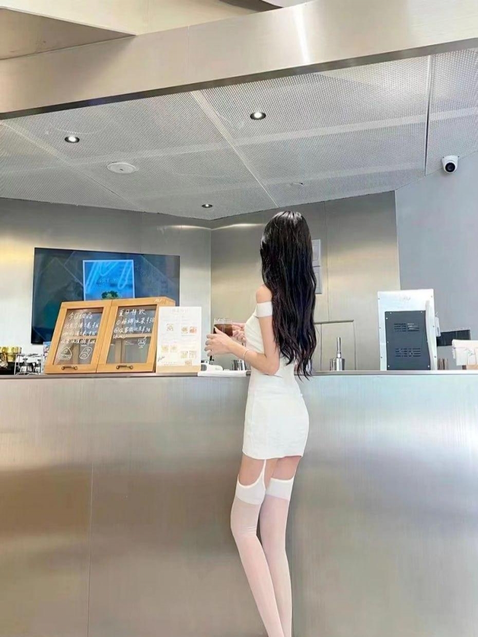 粉嫩小脚丫，口活好四张超值 1