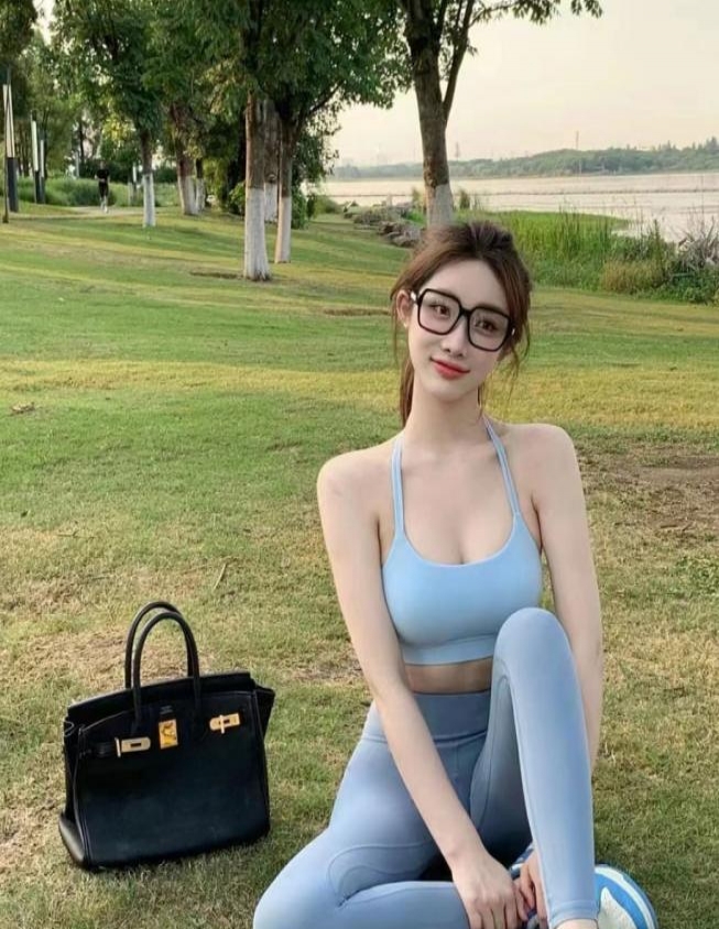 粉嫩小脚丫，口活好四张超值 3
