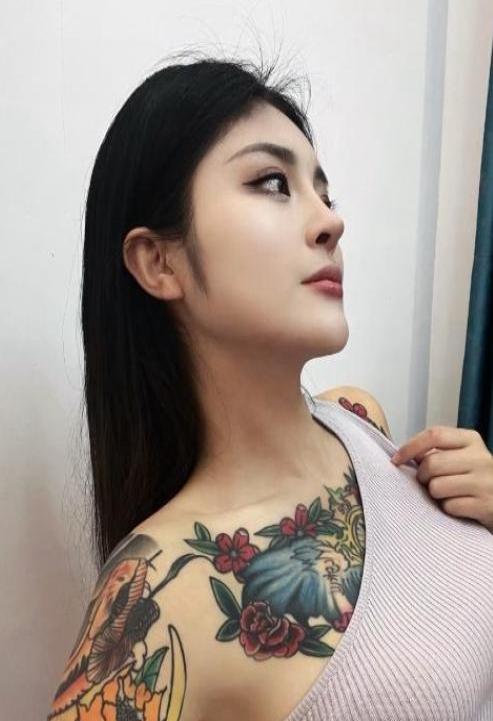  武昌大胸纹身御姐 1