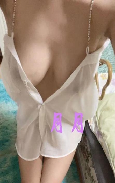  十里河D胸翘臀月月 3