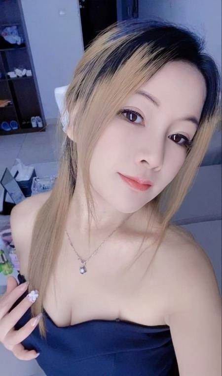 武汉翘臀大胸妹灵灵 4