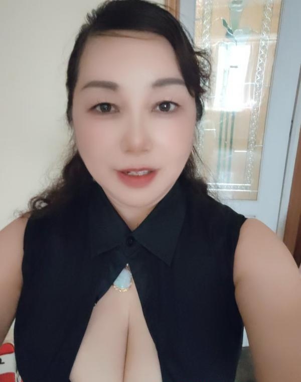 秀姐肉丝巨臀 1