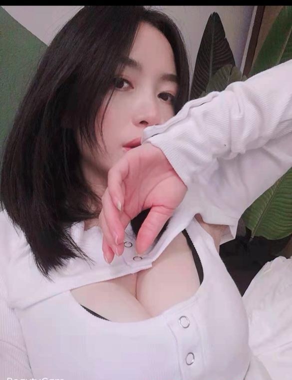 E罩大奶丫头小诺 1