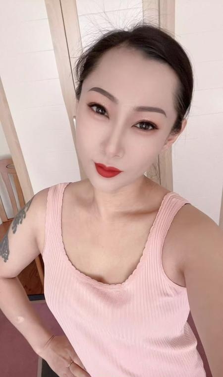 新区泄火肥臀熟女 3