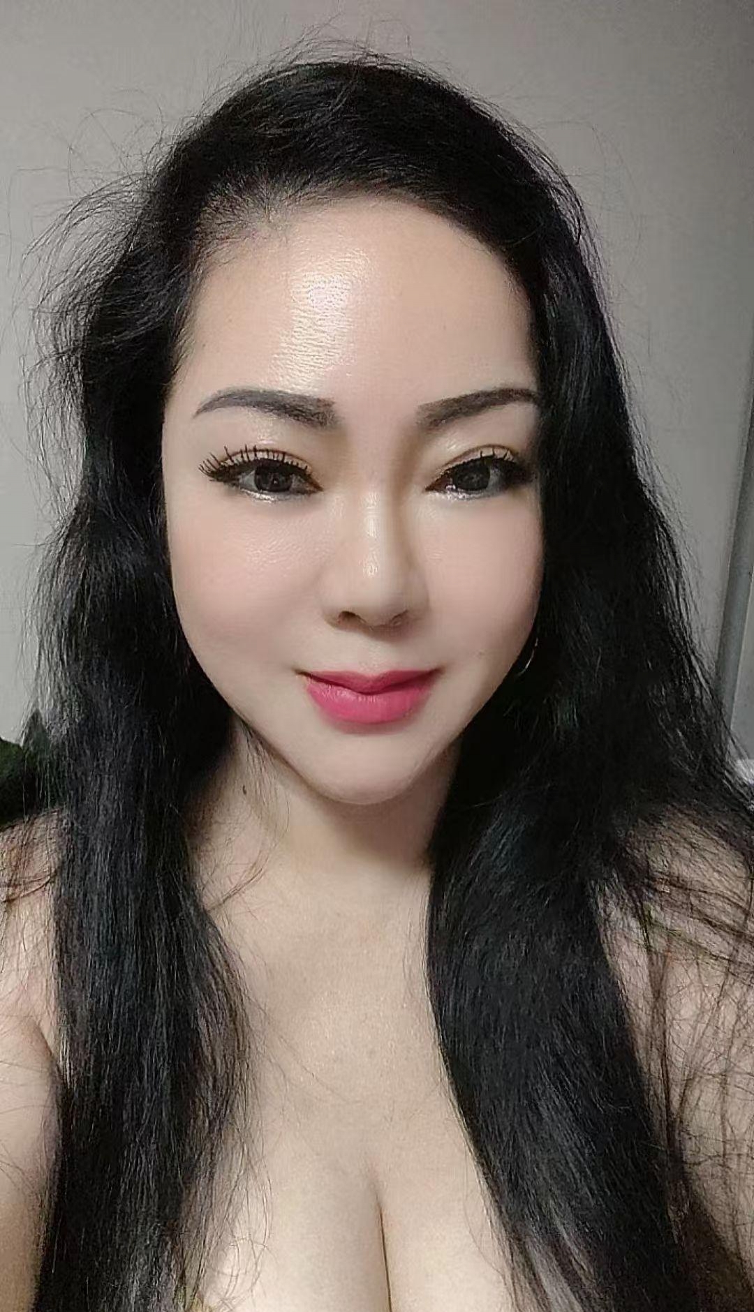 出击熟女红姐，差点爽死了 1