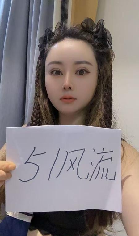 洪山服务系老师小冉 1
