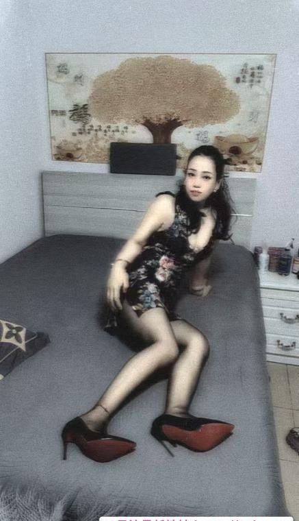 泻火苗条熟女 1