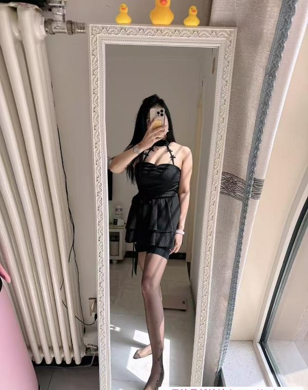 东丽D奶玉腿骚妇 1