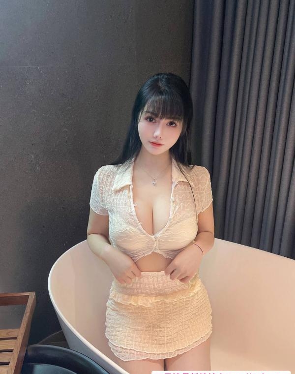 越秀F豪乳萱萱 2