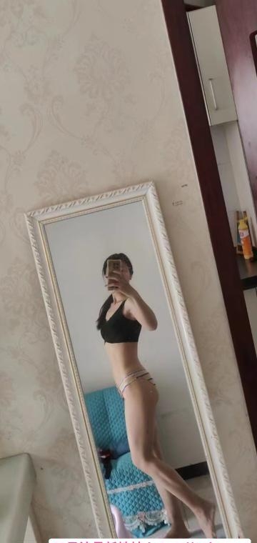 热爱健身的马甲线美女 3