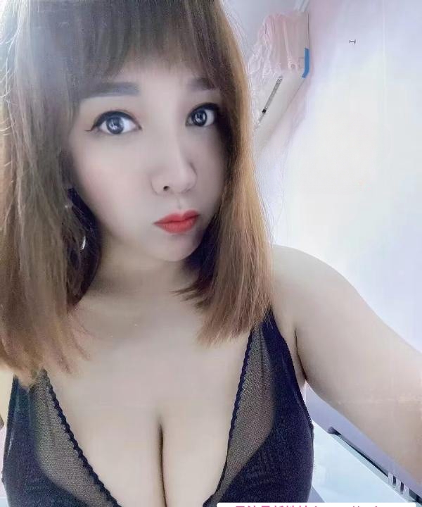 迷人大胸少妇潘金兰 3
