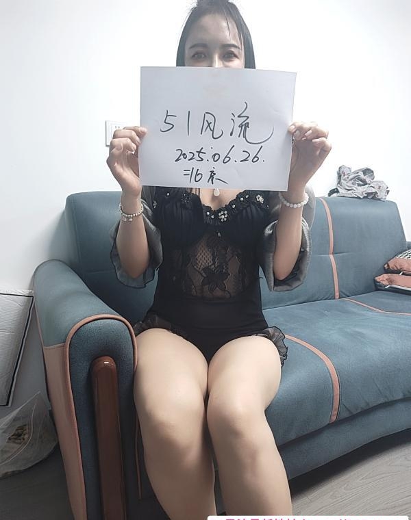气质黑丝腿精妹子 1