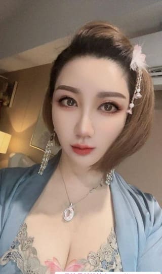 天河珠宝御姐