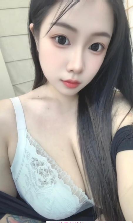 性感大胸小骚货 1