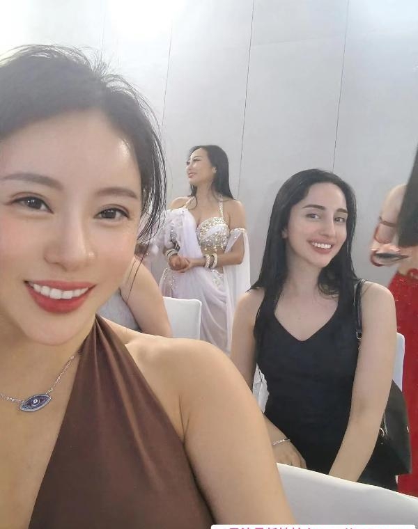 爱健身跳舞的静安骚妇 1