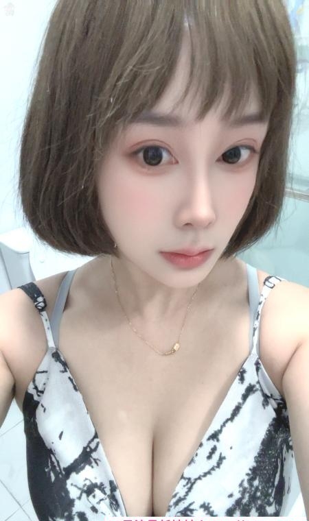 可爱腼腆大胸小妞 1