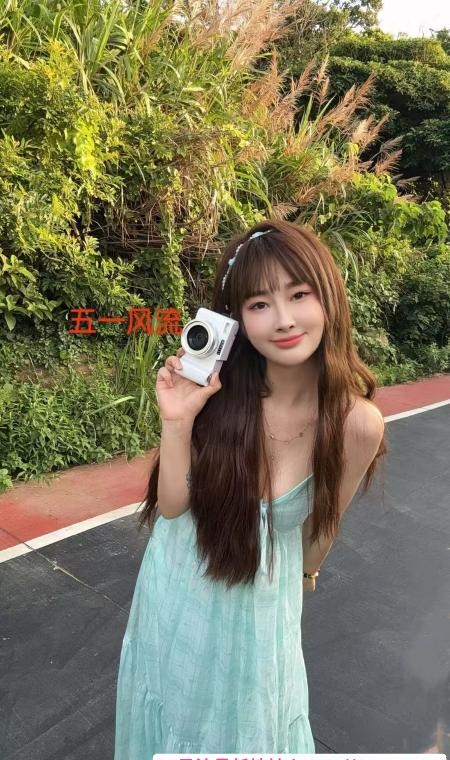 美女小妮子 1