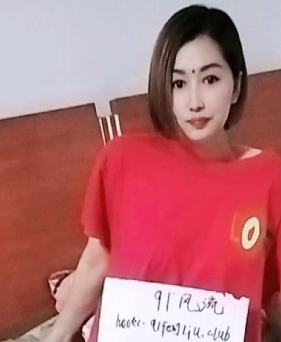 劲松细腰丰臀少妇 1