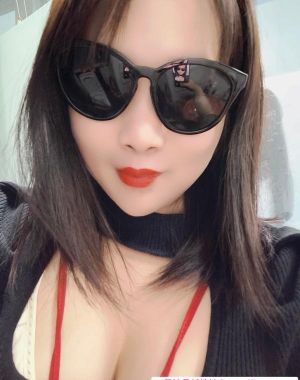 大胸肥臀小骚妇 1