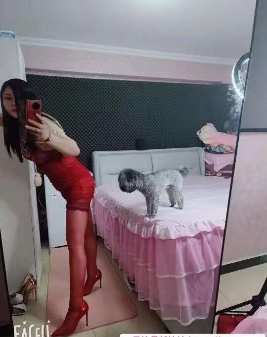 双桥翘臀潮喷大眼少妇 2
