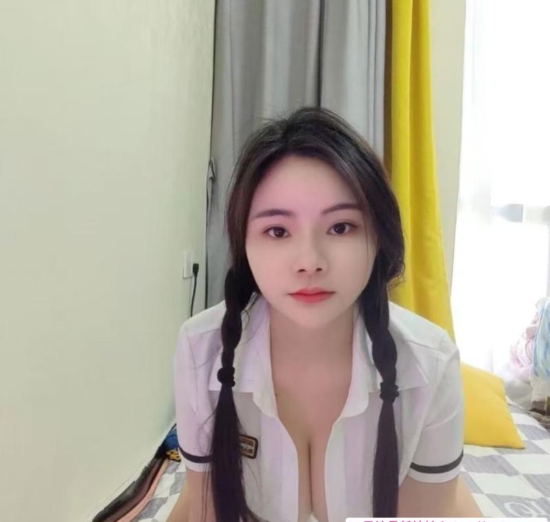 身材丰满李柏朴 2