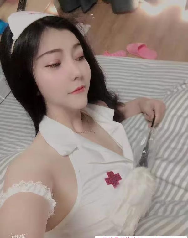 黑丝大胸骚姐姐 3