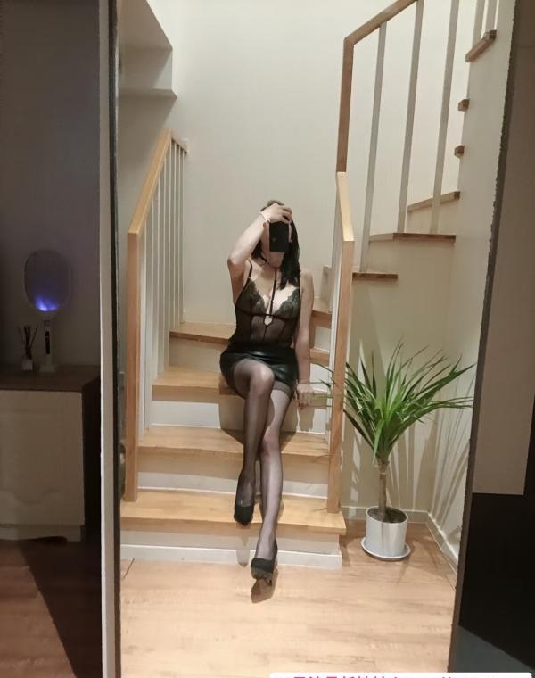 粉嫩小骚妇 1