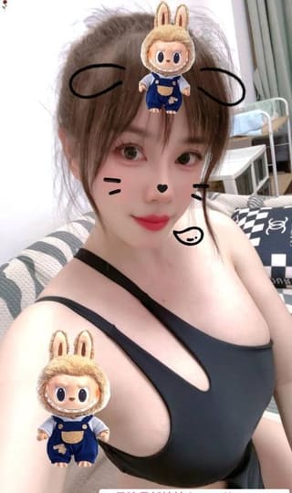 白嫩大奶小甜心