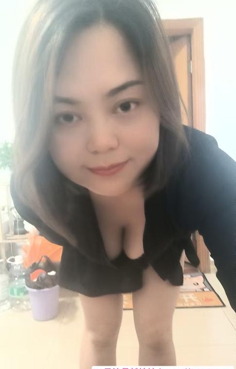 性价比巨乳少妇 1