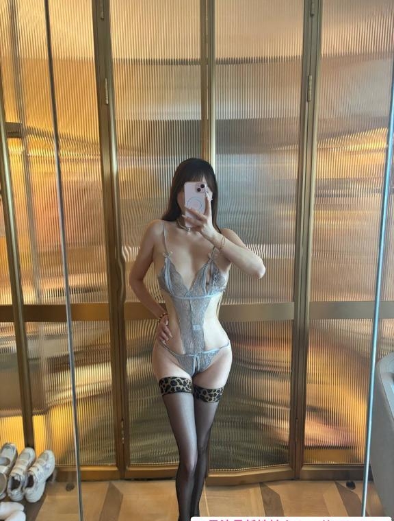 性感身材翘臀老师 1