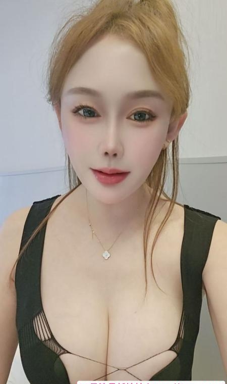 肤白貌美大胸妹 1