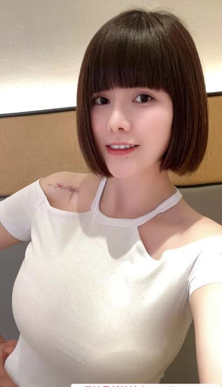 静安大奶雅雅 1