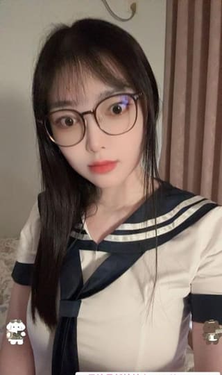 温柔大胸眼镜老师