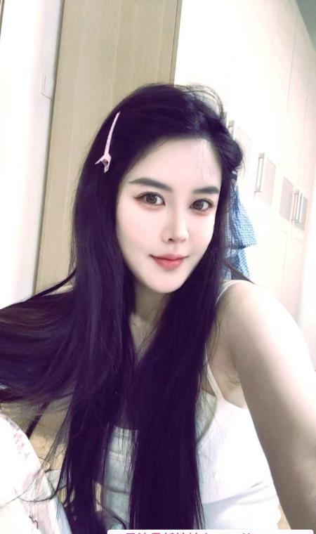 白嫩长腿佳佳 1