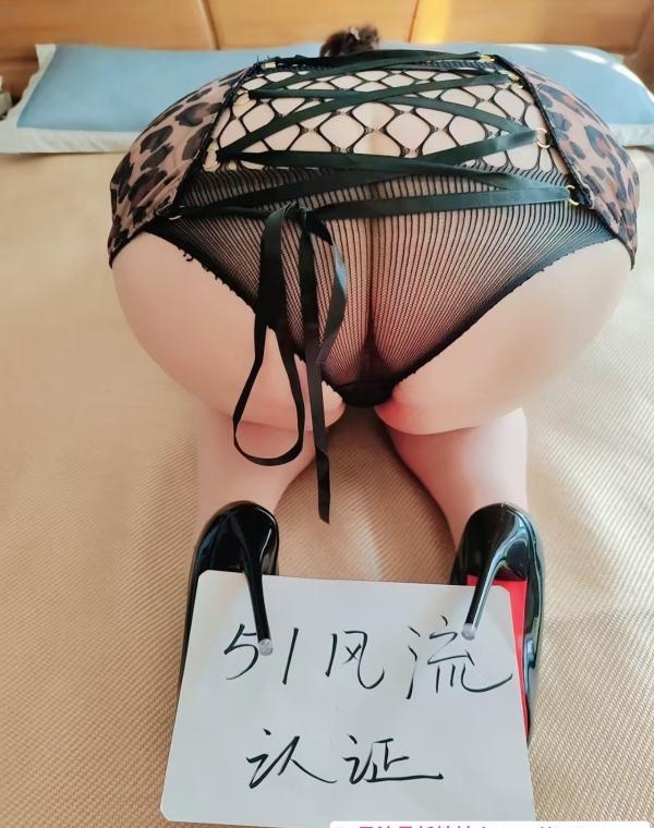 杭州东站肥臀三通骚妇 1