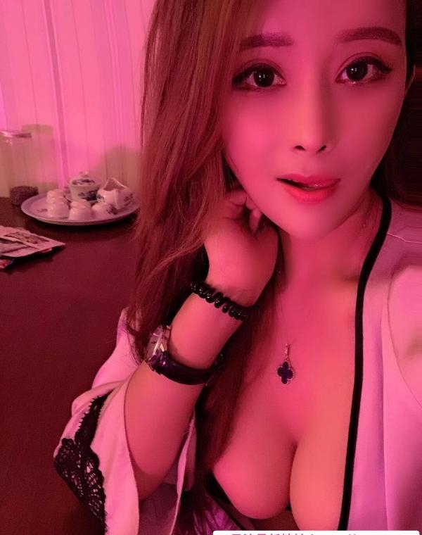 大胸知心骚浪御姐 2