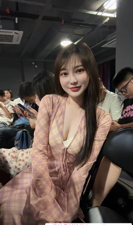 二刷情趣大胸奶糖妹妹 2