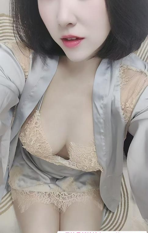 气质大胸妹子 3