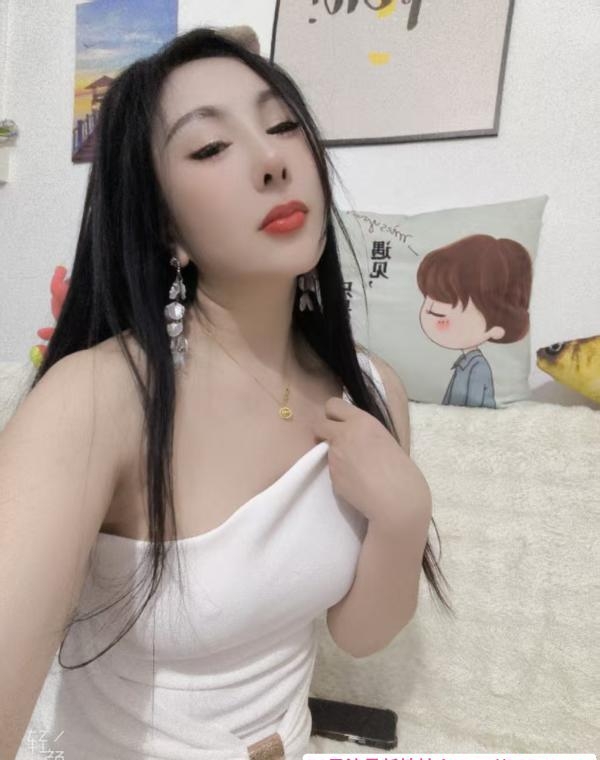 闷骚舌吻欣欣 3