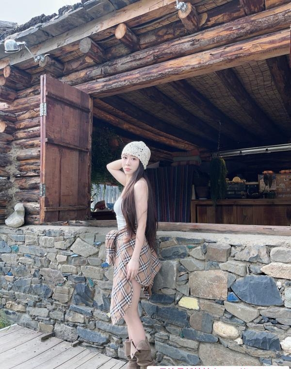 肤白高挑长腿颜值妹子 3