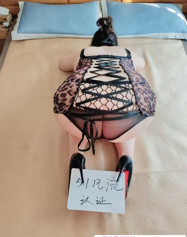 杭州东站肥臀三通骚妇 3