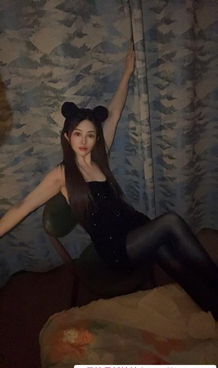 上城美腿翘臀浪骚货 4