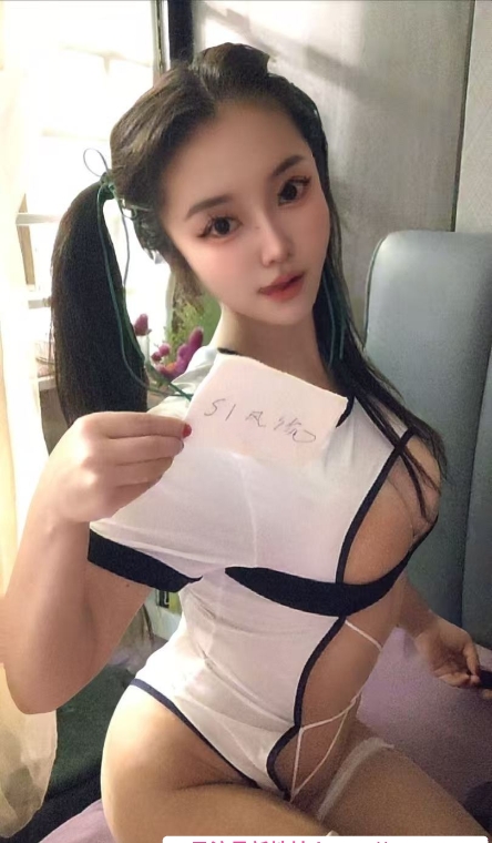 肉臀大奶小甜甜 4