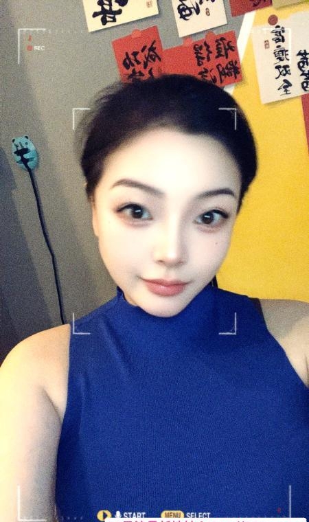 肤白虎牙妹文文 4