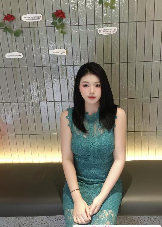 福田长腿大胸嫩妹 4