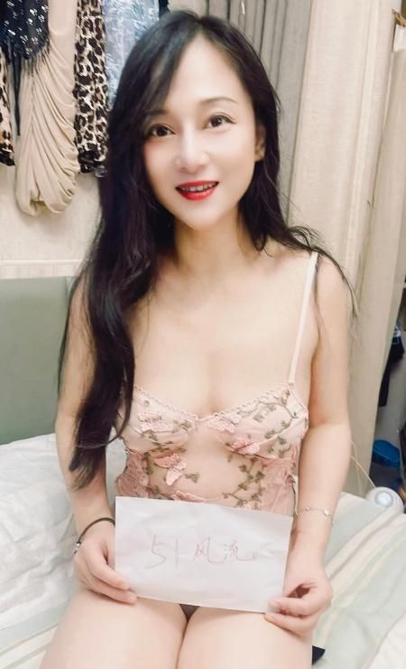 建邺翘臀少妇小米 1
