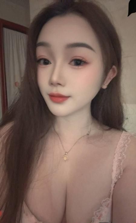 湖里长腿足交小甜心 1