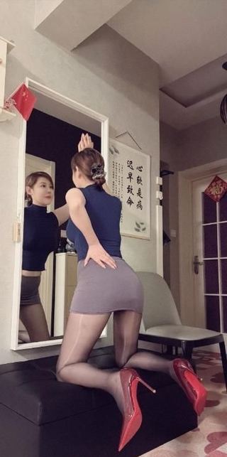 黑丝长腿气质御姐老师
