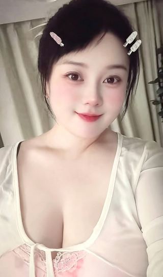 大胸三通奶牛