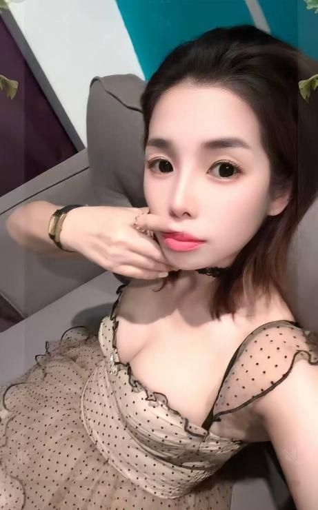 风骚服务大奶少妇小小 1